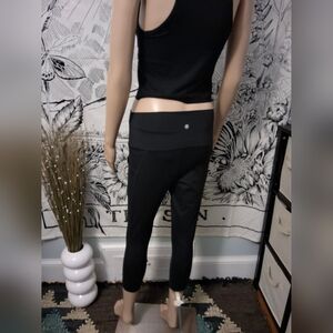 Like New Yogalicious Lux Tribeca Cropped Tight Size Medium